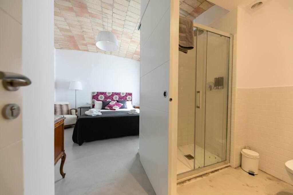 ז'ירונה Newly Renovated Room W Pool & Bikeparking מראה חיצוני תמונה